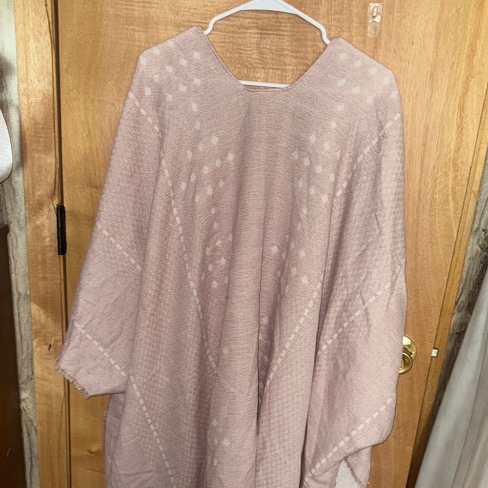 Gentle Fawn M/L Pink Poncho with Fringe and Open Front - Picture 6 of 8